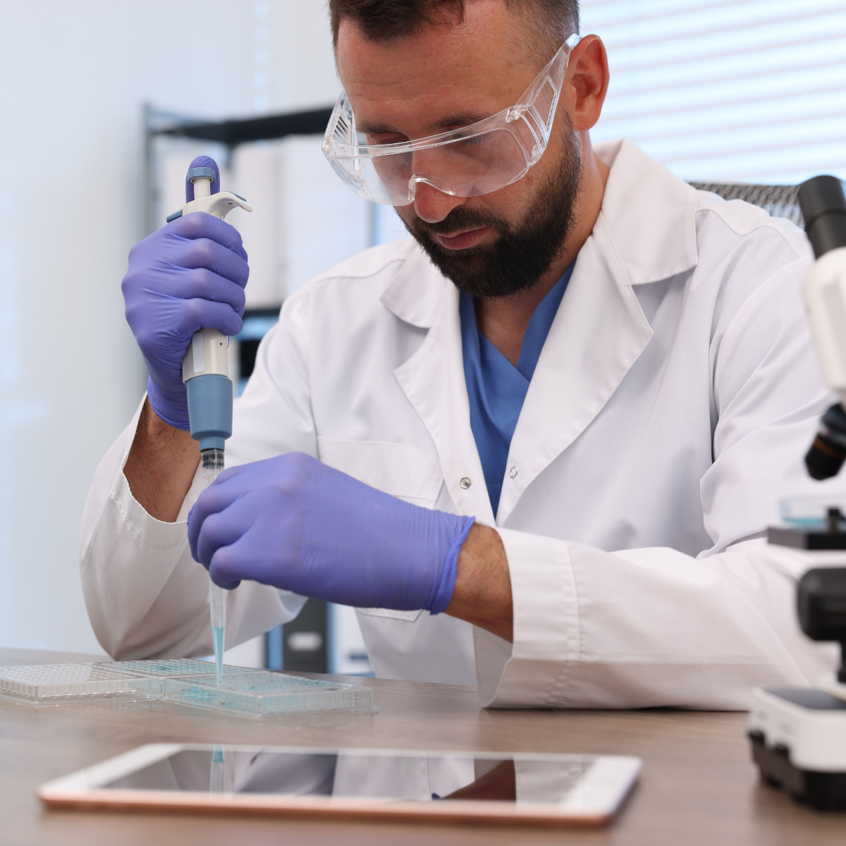Clinical lab scientist working in a laboratory