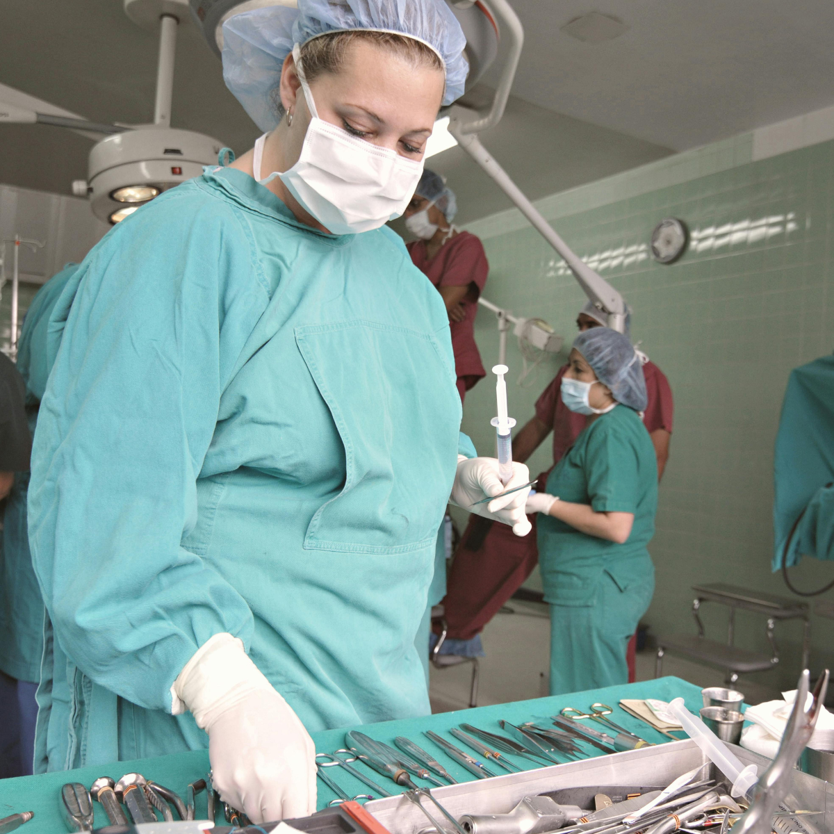 Surg tech organizing surgical tools