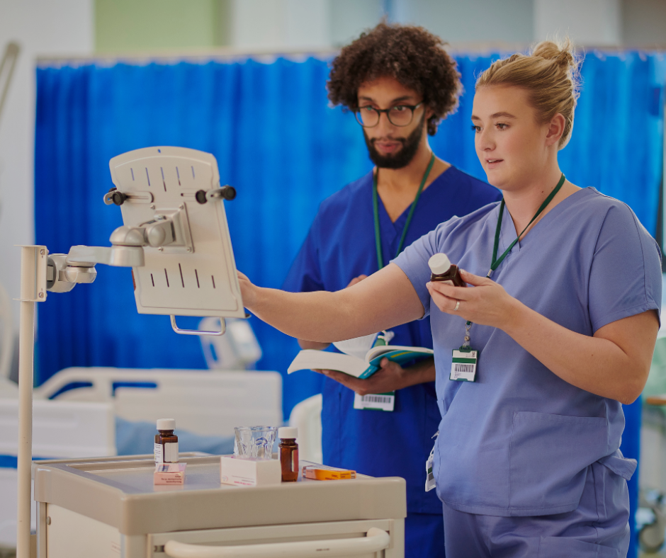 Travel nuclear med techs at work