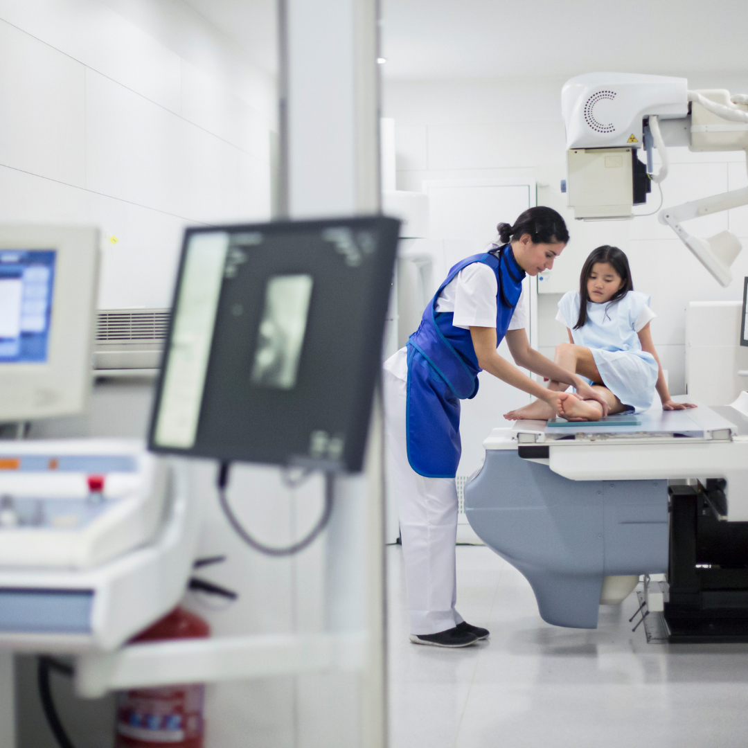travel rad tech with patient